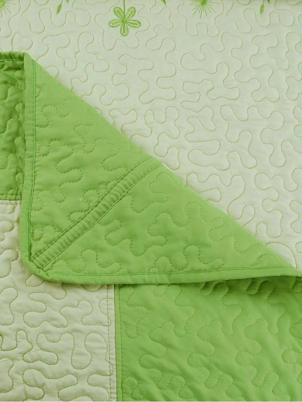 Green Flower Embroidery Queen Size Polyester Quilt Bedspreads Set
